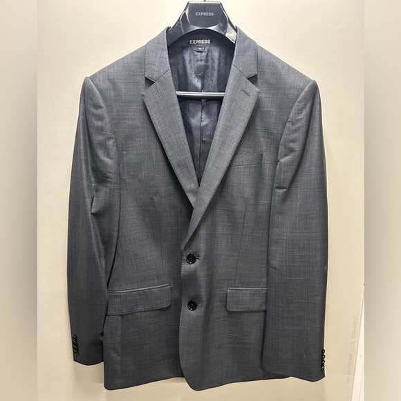 Express Suit - Picture 10 of 10